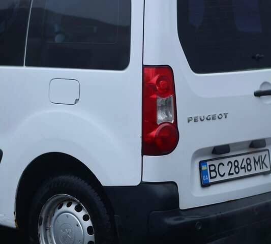 Белый Пежо Partner, объемом двигателя 1.56 л и пробегом 397 тыс. км за 4800 $, фото 8 на Automoto.ua