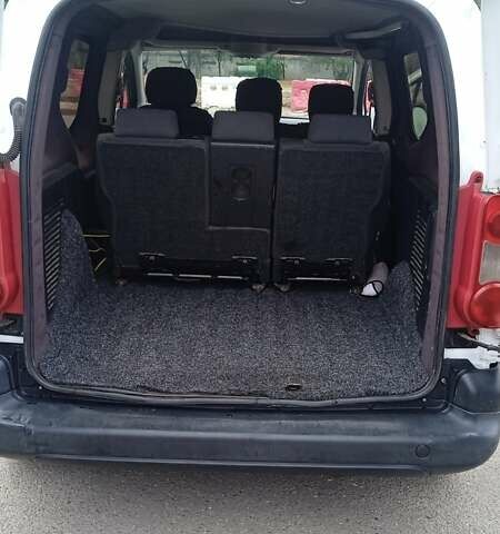 Белый Пежо Partner, объемом двигателя 1.56 л и пробегом 294 тыс. км за 4100 $, фото 18 на Automoto.ua