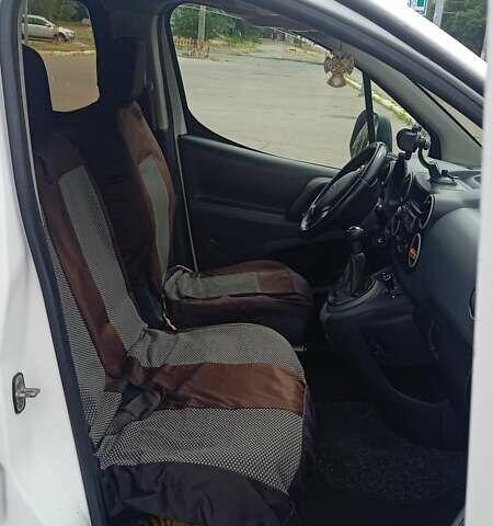 Белый Пежо Partner, объемом двигателя 1.56 л и пробегом 294 тыс. км за 4100 $, фото 20 на Automoto.ua