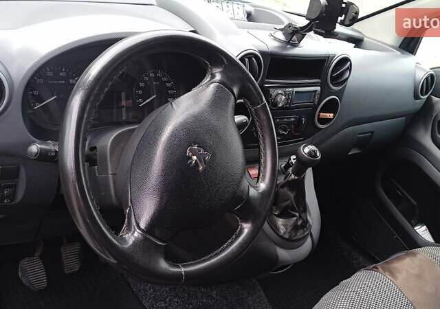 Белый Пежо Partner, объемом двигателя 1.56 л и пробегом 294 тыс. км за 4100 $, фото 5 на Automoto.ua