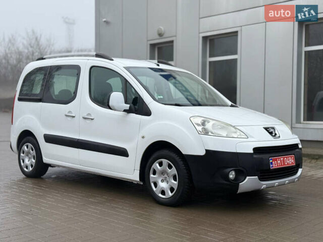 Белый Пежо Partner, объемом двигателя 1.6 л и пробегом 212 тыс. км за 8900 $, фото 1 на Automoto.ua