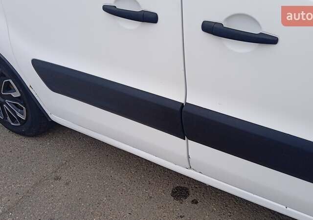 Белый Пежо Partner, объемом двигателя 1.56 л и пробегом 294 тыс. км за 4100 $, фото 13 на Automoto.ua