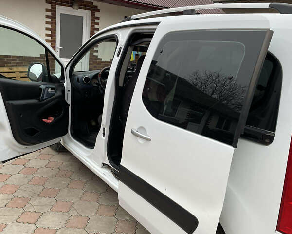 Білий Пежо Partner, об'ємом двигуна 1.56 л та пробігом 234 тис. км за 7000 $, фото 5 на Automoto.ua