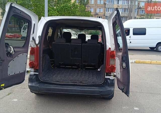 Белый Пежо Partner, объемом двигателя 1.56 л и пробегом 294 тыс. км за 4100 $, фото 9 на Automoto.ua