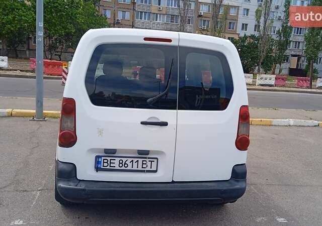 Белый Пежо Partner, объемом двигателя 1.56 л и пробегом 294 тыс. км за 4100 $, фото 1 на Automoto.ua