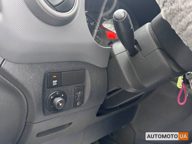 Білий Пежо Partner, об'ємом двигуна 1.6 л та пробігом 422 тис. км за 7000 $, фото 9 на Automoto.ua