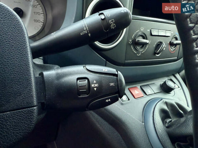 Белый Пежо Partner, объемом двигателя 1.6 л и пробегом 212 тыс. км за 8900 $, фото 22 на Automoto.ua