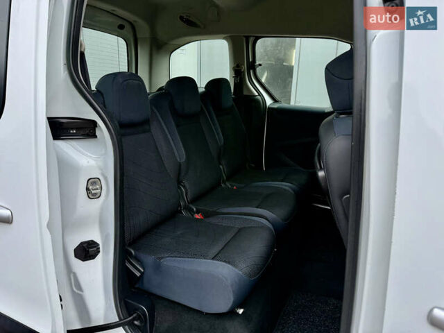 Белый Пежо Partner, объемом двигателя 1.6 л и пробегом 212 тыс. км за 8900 $, фото 28 на Automoto.ua