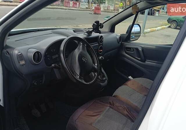 Белый Пежо Partner, объемом двигателя 1.56 л и пробегом 294 тыс. км за 4100 $, фото 23 на Automoto.ua