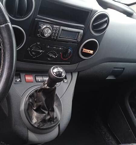 Белый Пежо Partner, объемом двигателя 1.56 л и пробегом 294 тыс. км за 4100 $, фото 4 на Automoto.ua