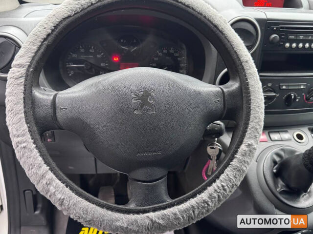 Білий Пежо Partner, об'ємом двигуна 1.6 л та пробігом 422 тис. км за 7000 $, фото 10 на Automoto.ua