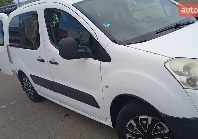 Белый Пежо Partner, объемом двигателя 1.56 л и пробегом 294 тыс. км за 4100 $, фото 12 на Automoto.ua