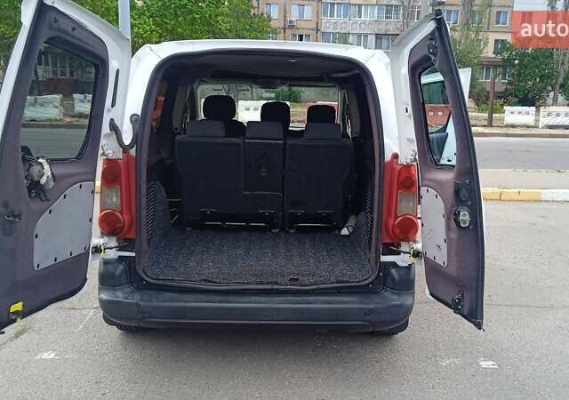 Белый Пежо Partner, объемом двигателя 1.56 л и пробегом 294 тыс. км за 4100 $, фото 17 на Automoto.ua