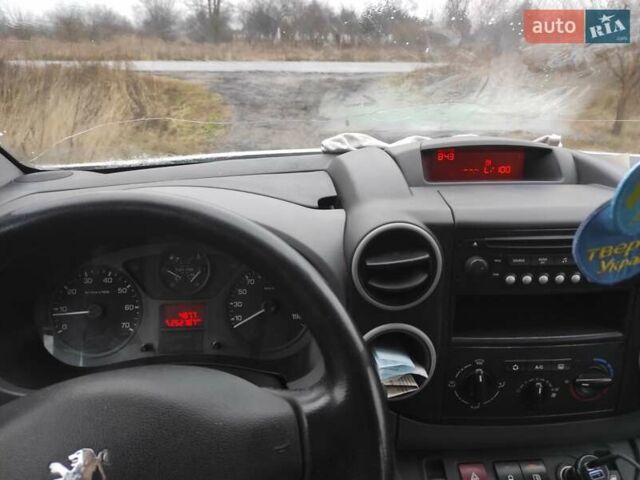 Белый Пежо Partner, объемом двигателя 1.56 л и пробегом 498 тыс. км за 5800 $, фото 21 на Automoto.ua
