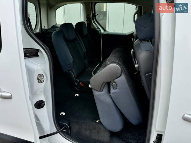 Белый Пежо Partner, объемом двигателя 1.6 л и пробегом 212 тыс. км за 8900 $, фото 29 на Automoto.ua