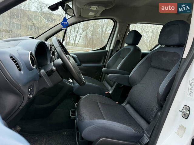 Белый Пежо Partner, объемом двигателя 1.6 л и пробегом 212 тыс. км за 8900 $, фото 23 на Automoto.ua