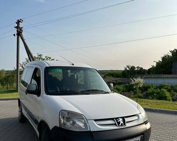 Белый Пежо Partner, объемом двигателя 1.6 л и пробегом 260 тыс. км за 2900 $, фото 6 на Automoto.ua