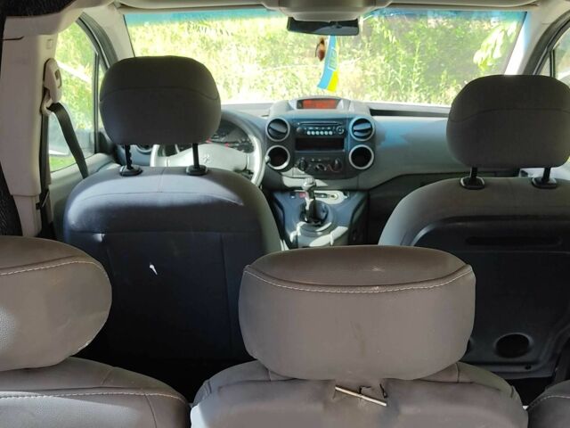 Белый Пежо Partner, объемом двигателя 1.6 л и пробегом 180 тыс. км за 4184 $, фото 3 на Automoto.ua