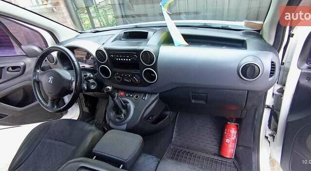 Белый Пежо Partner, объемом двигателя 1.56 л и пробегом 244 тыс. км за 5800 $, фото 14 на Automoto.ua