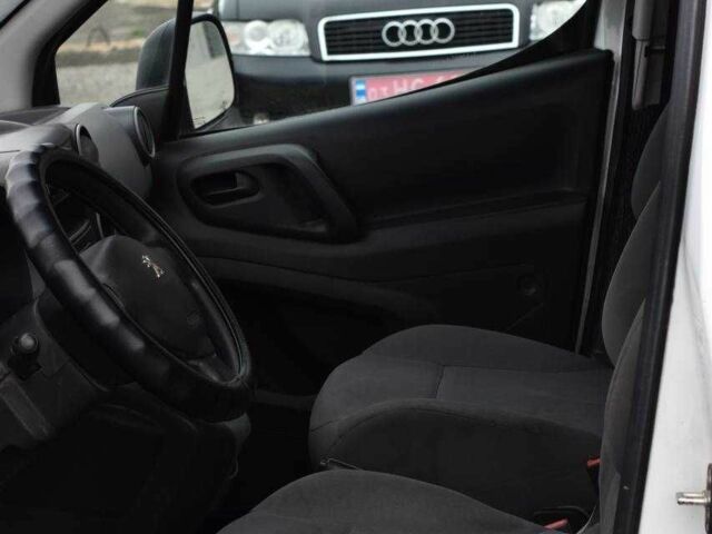 Білий Пежо Partner, об'ємом двигуна 1.6 л та пробігом 180 тис. км за 5350 $, фото 8 на Automoto.ua