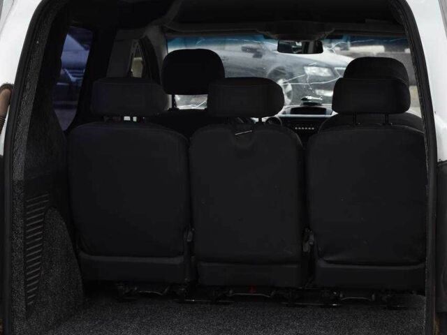 Білий Пежо Partner, об'ємом двигуна 1.6 л та пробігом 180 тис. км за 5350 $, фото 15 на Automoto.ua