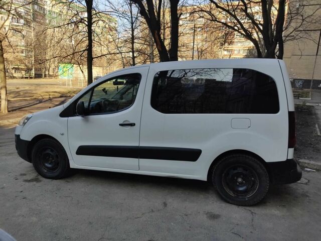 Белый Пежо Partner, объемом двигателя 1.6 л и пробегом 180 тыс. км за 4184 $, фото 1 на Automoto.ua