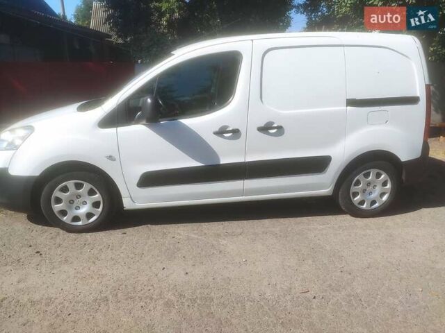 Белый Пежо Partner, объемом двигателя 1.6 л и пробегом 277 тыс. км за 5900 $, фото 1 на Automoto.ua