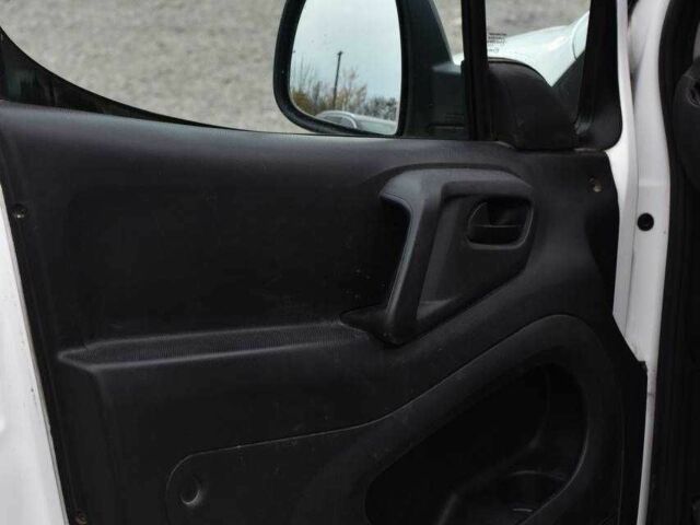 Білий Пежо Partner, об'ємом двигуна 1.6 л та пробігом 180 тис. км за 5350 $, фото 10 на Automoto.ua