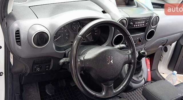 Белый Пежо Partner, объемом двигателя 1.56 л и пробегом 244 тыс. км за 5800 $, фото 16 на Automoto.ua