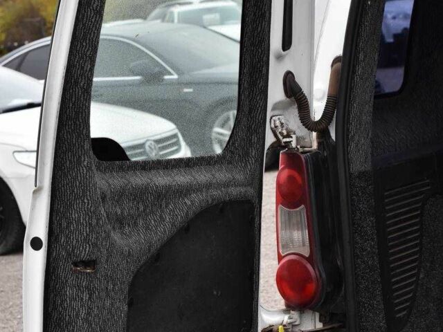 Білий Пежо Partner, об'ємом двигуна 1.6 л та пробігом 180 тис. км за 5350 $, фото 18 на Automoto.ua