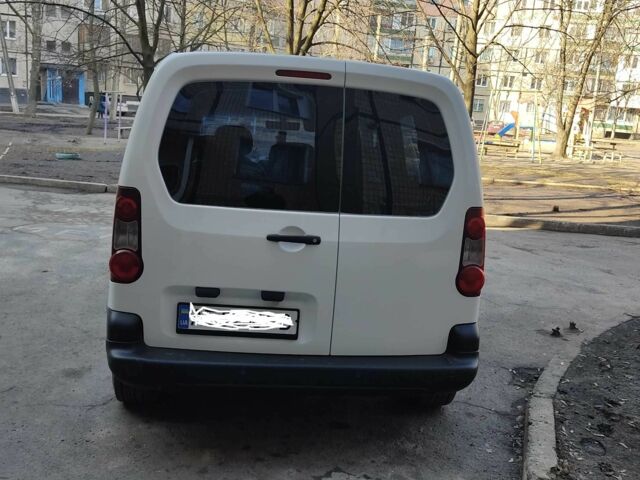Белый Пежо Partner, объемом двигателя 1.6 л и пробегом 180 тыс. км за 4184 $, фото 2 на Automoto.ua
