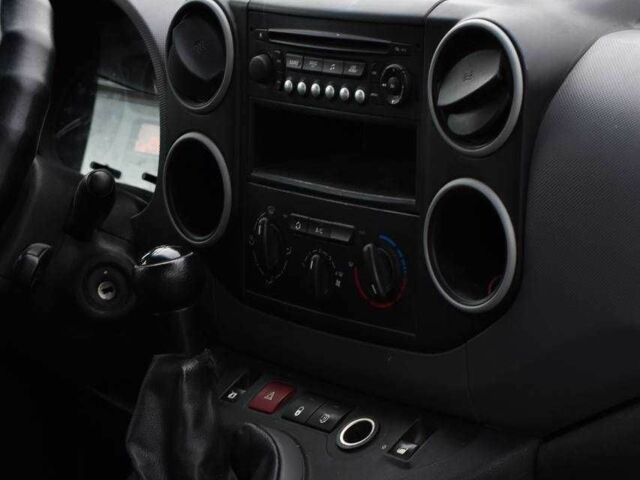 Білий Пежо Partner, об'ємом двигуна 1.6 л та пробігом 180 тис. км за 5350 $, фото 11 на Automoto.ua