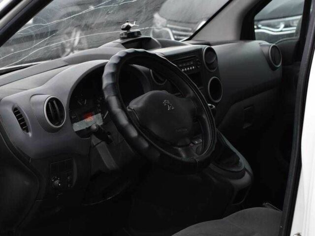 Білий Пежо Partner, об'ємом двигуна 1.6 л та пробігом 180 тис. км за 5350 $, фото 6 на Automoto.ua