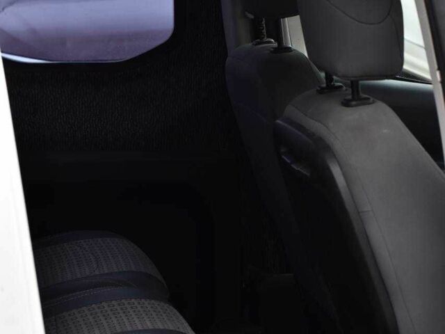 Білий Пежо Partner, об'ємом двигуна 1.6 л та пробігом 180 тис. км за 5350 $, фото 16 на Automoto.ua