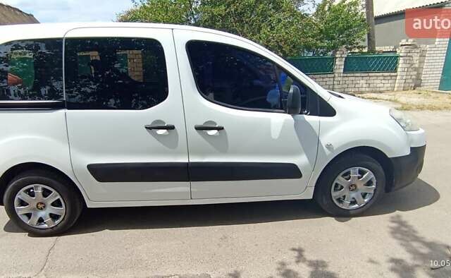 Белый Пежо Partner, объемом двигателя 1.56 л и пробегом 244 тыс. км за 5800 $, фото 2 на Automoto.ua