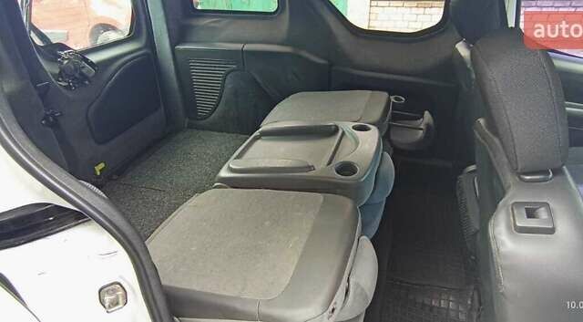 Белый Пежо Partner, объемом двигателя 1.56 л и пробегом 244 тыс. км за 5800 $, фото 9 на Automoto.ua