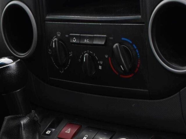 Білий Пежо Partner, об'ємом двигуна 1.6 л та пробігом 180 тис. км за 5350 $, фото 14 на Automoto.ua