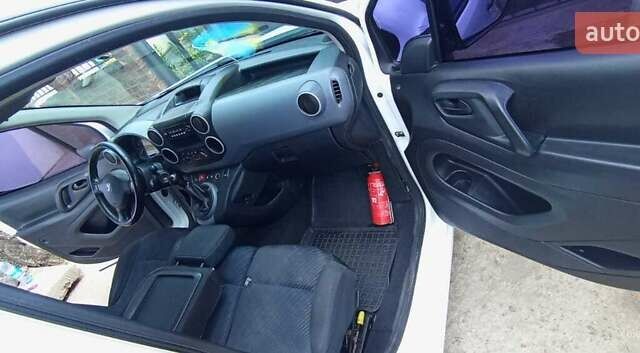 Белый Пежо Partner, объемом двигателя 1.56 л и пробегом 244 тыс. км за 5800 $, фото 15 на Automoto.ua