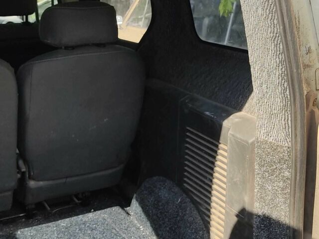 Белый Пежо Partner, объемом двигателя 1.6 л и пробегом 180 тыс. км за 4184 $, фото 6 на Automoto.ua