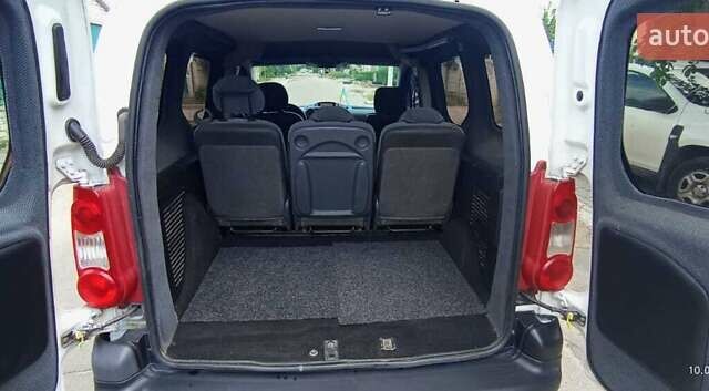 Белый Пежо Partner, объемом двигателя 1.56 л и пробегом 244 тыс. км за 5800 $, фото 10 на Automoto.ua