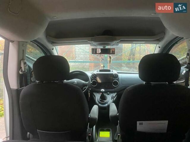 Белый Пежо Partner, объемом двигателя 1.56 л и пробегом 192 тыс. км за 8000 $, фото 11 на Automoto.ua