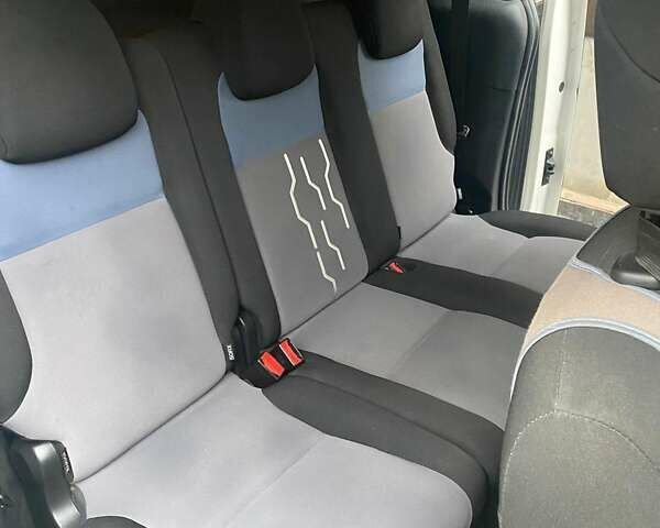 Белый Пежо Partner, объемом двигателя 1.56 л и пробегом 192 тыс. км за 8000 $, фото 14 на Automoto.ua