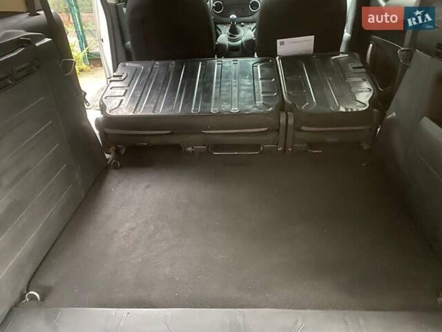 Белый Пежо Partner, объемом двигателя 1.56 л и пробегом 192 тыс. км за 8000 $, фото 10 на Automoto.ua