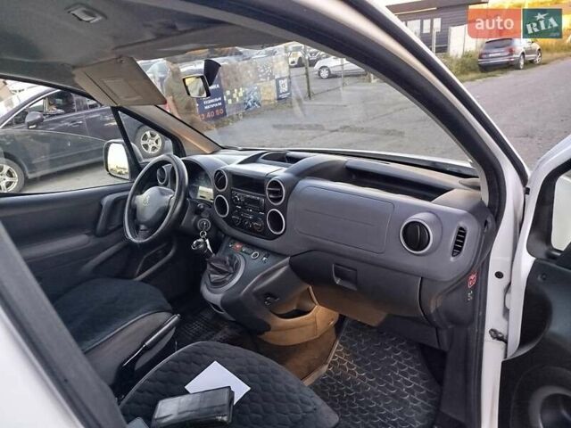 Белый Пежо Partner, объемом двигателя 1.6 л и пробегом 256 тыс. км за 6999 $, фото 8 на Automoto.ua
