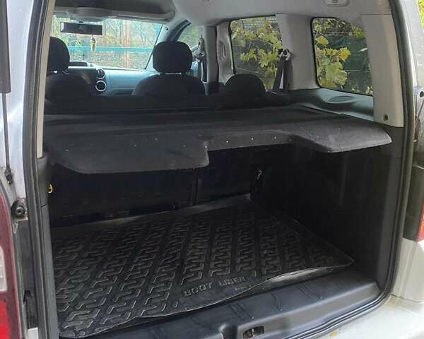 Белый Пежо Partner, объемом двигателя 1.56 л и пробегом 192 тыс. км за 8000 $, фото 8 на Automoto.ua