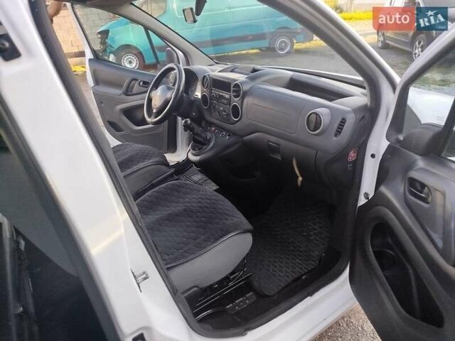 Белый Пежо Partner, объемом двигателя 1.6 л и пробегом 256 тыс. км за 6999 $, фото 26 на Automoto.ua