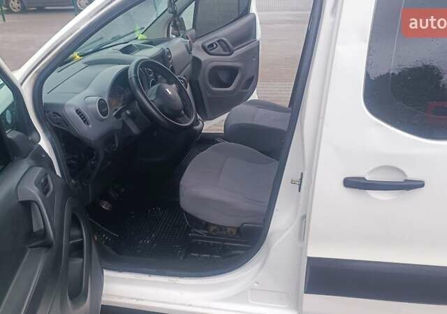 Белый Пежо Partner, объемом двигателя 1.56 л и пробегом 508 тыс. км за 8500 $, фото 1 на Automoto.ua