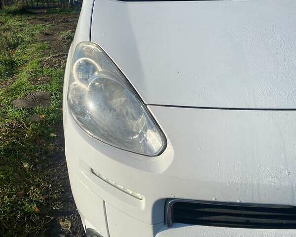 Белый Пежо Partner, объемом двигателя 1.56 л и пробегом 192 тыс. км за 8000 $, фото 2 на Automoto.ua