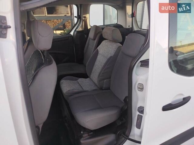 Белый Пежо Partner, объемом двигателя 1.6 л и пробегом 256 тыс. км за 6999 $, фото 33 на Automoto.ua