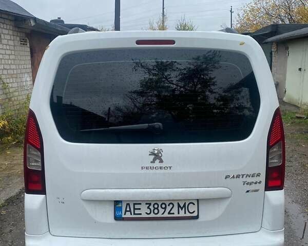 Белый Пежо Partner, объемом двигателя 1.56 л и пробегом 192 тыс. км за 8000 $, фото 19 на Automoto.ua